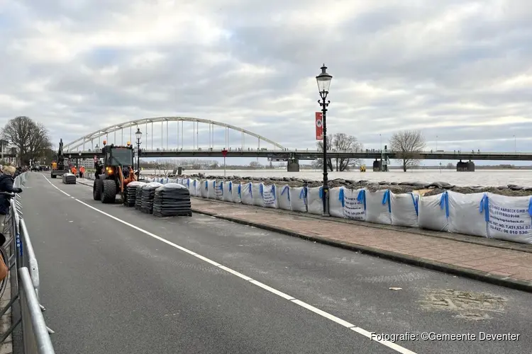 Hoogwater: Rijn bij Lobith op hoogste stand, ook langs Maas, Waal en IJssel problemen verwacht